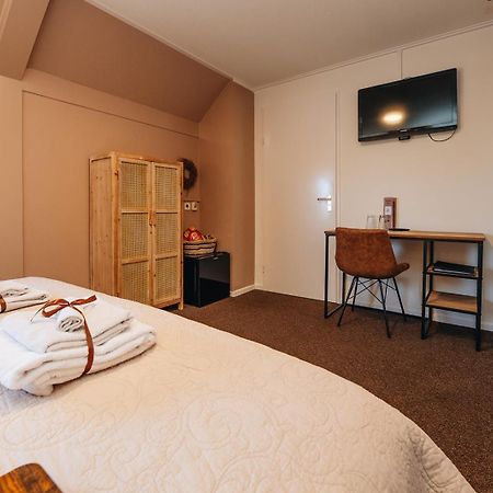 Maison Bellefleur B&B - Pension เรอเนสเซอ ภายนอก รูปภาพ
