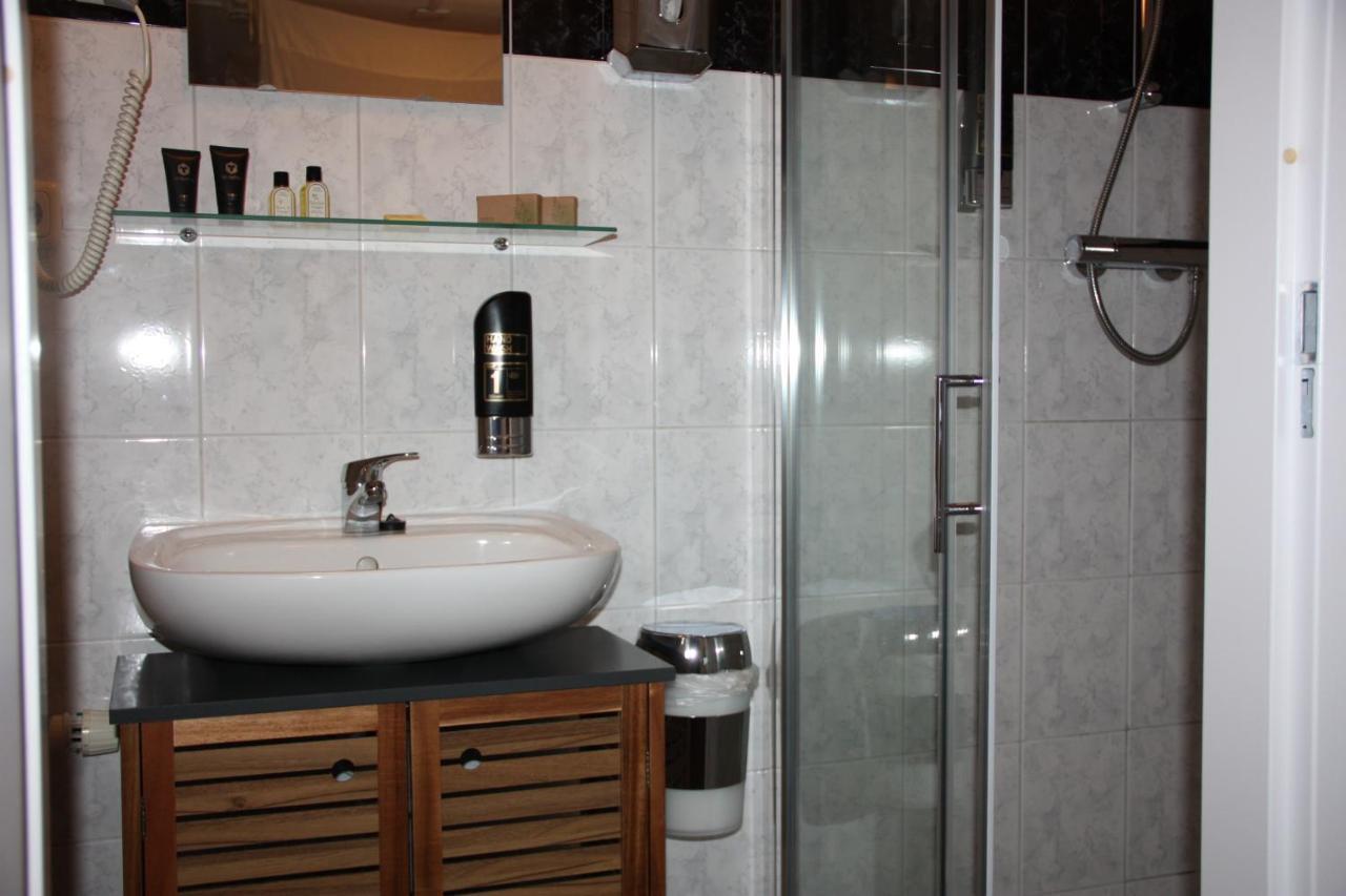 Maison Bellefleur B&B - Pension เรอเนสเซอ ภายนอก รูปภาพ