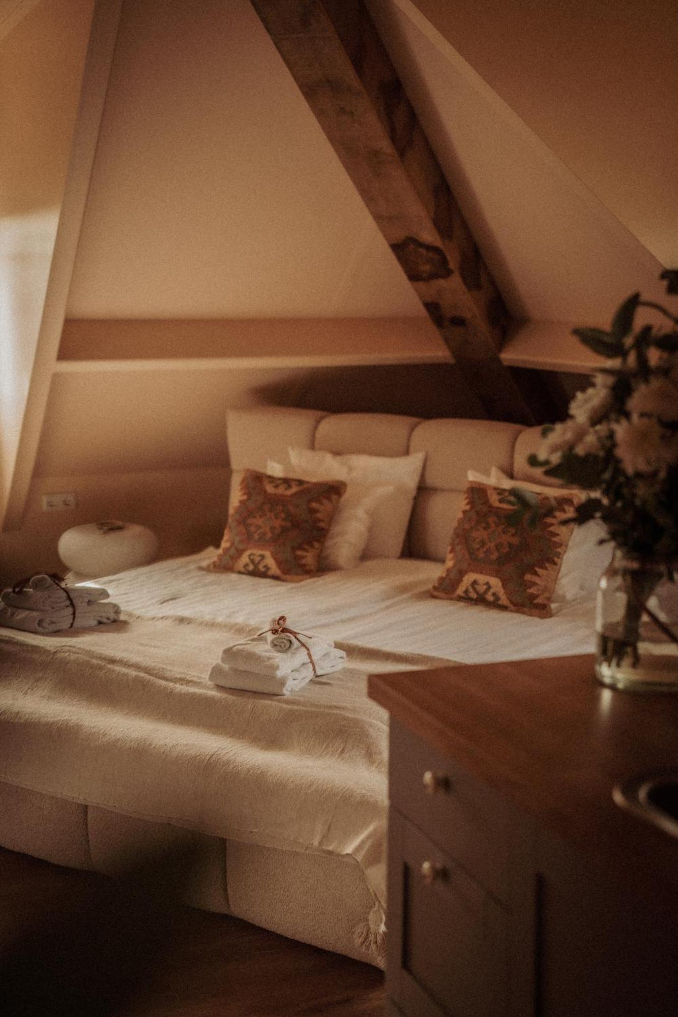 Maison Bellefleur B&B - Pension เรอเนสเซอ ภายนอก รูปภาพ